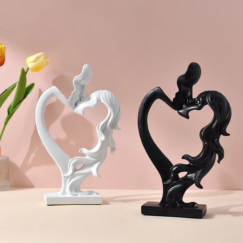 Escultura Nórdica em Resina de Casal se Beijando - Loja Sem Barreiras