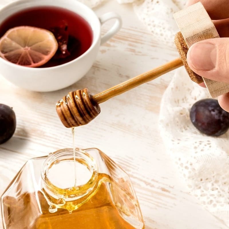 Meleira de Vidro Porta Mel com Colher e Tampa de Madeira - Loja Sem Barreiras