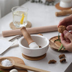 Pilão com Macerador de Cerâmica Base de Madeira - Loja Sem Barreiras