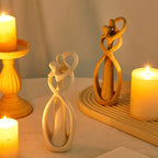 Escultura Abstrata de Casal Beijando em Resina