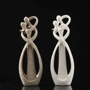 Escultura Abstrata de Casal Beijando em Resina